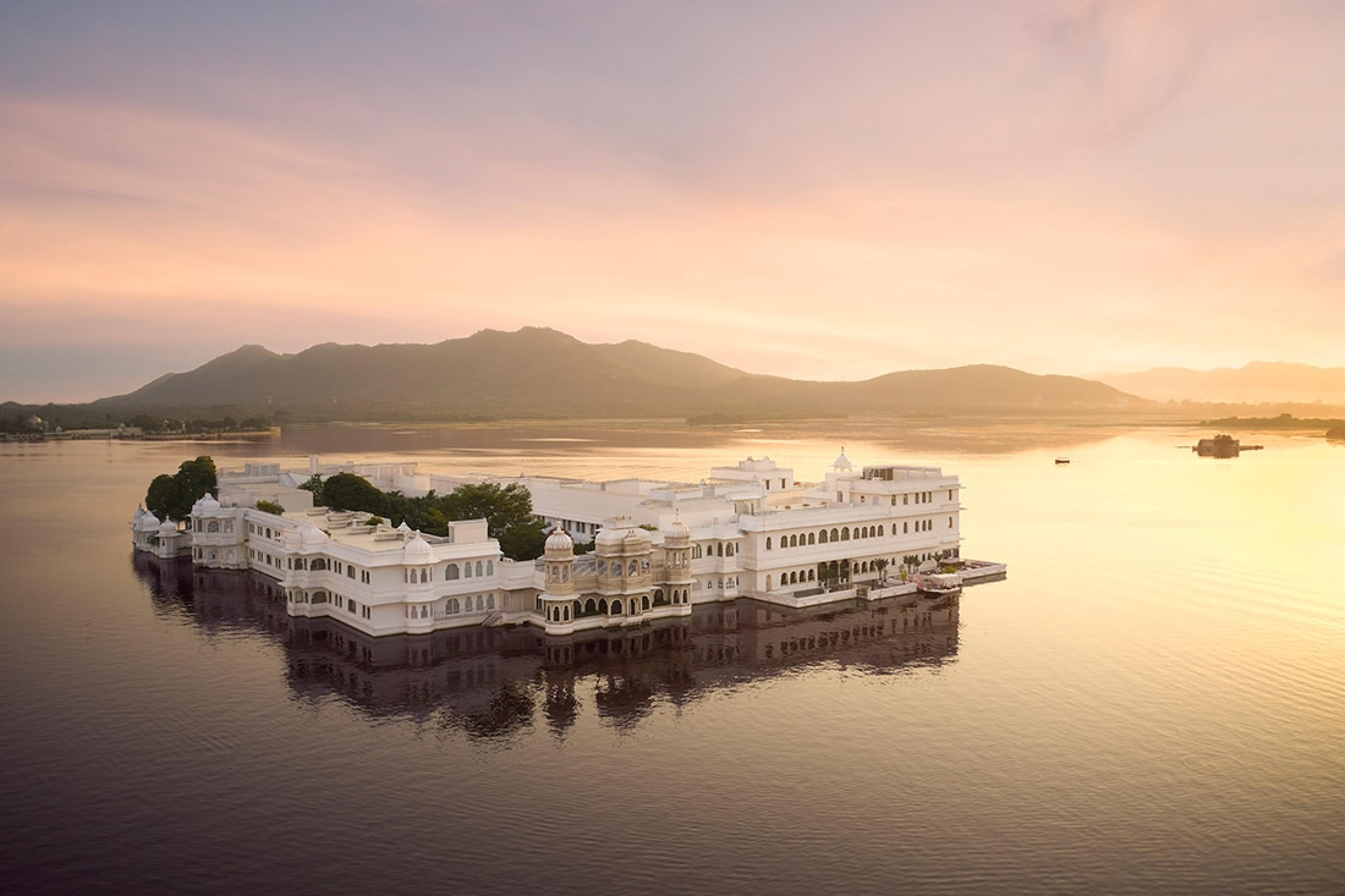 Taj Lake Palace — Maharaja Suite